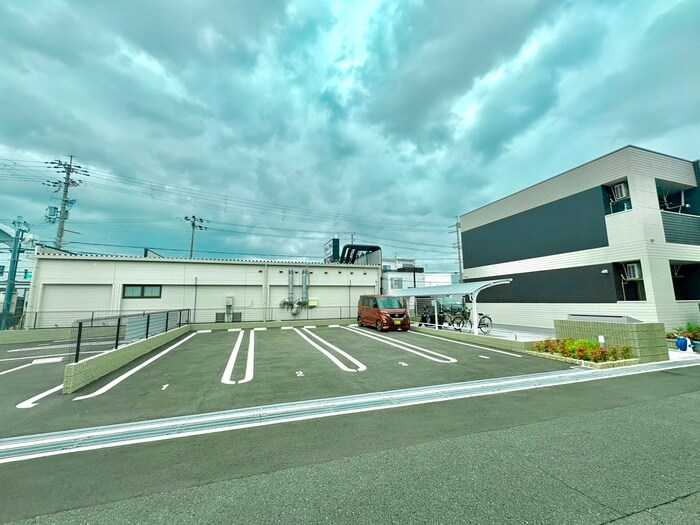 物件外観写真6　(駐車場)