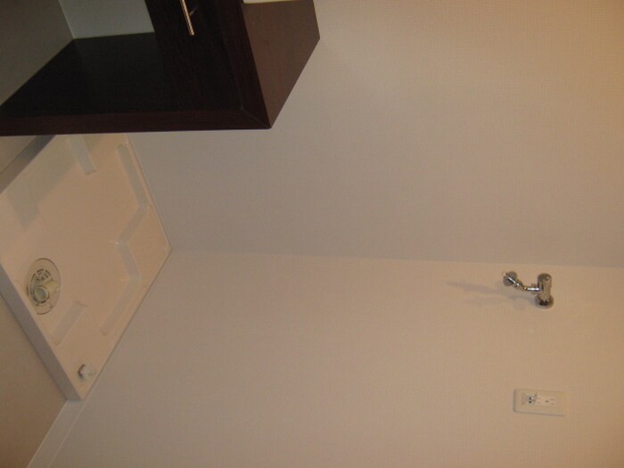 物件内観写真10　(洗濯機置場)