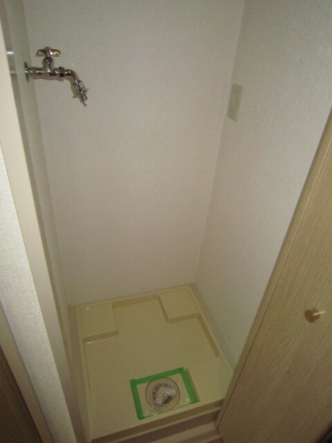 物件内観写真9　(洗濯機置場)