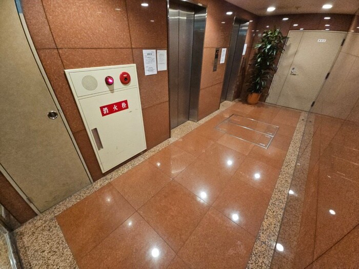 物件外観写真5　(エントランス部分)