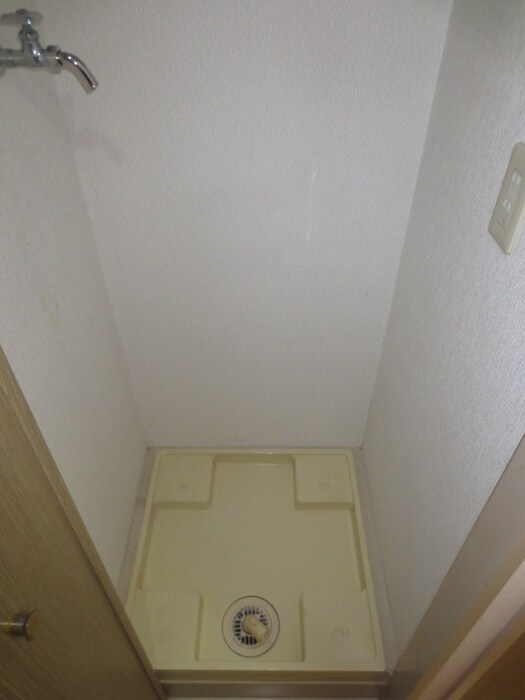 物件内観写真10　(洗濯機置場)