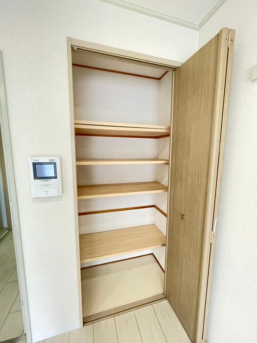 物件内観写真12　(収納)