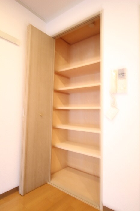 物件内観写真18　(収納)