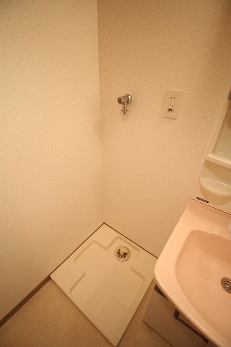 物件内観写真11　(洗濯機置場)