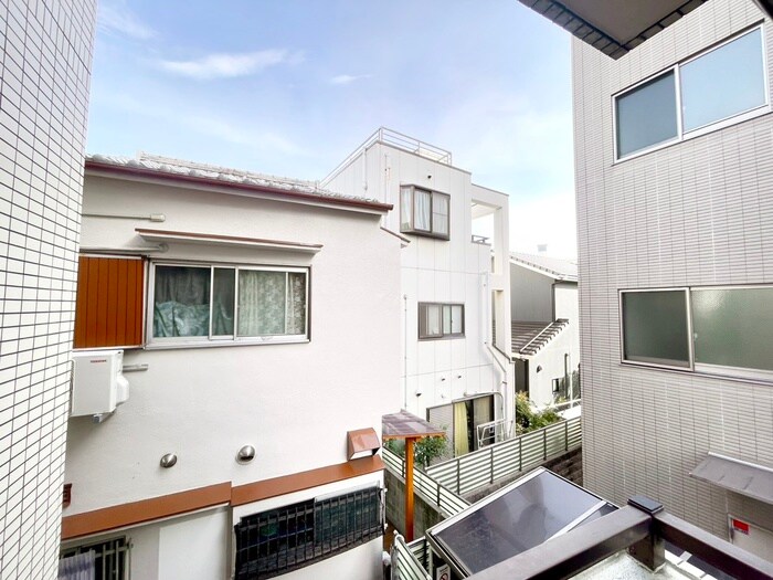 物件内観写真12　(室内からの展望)