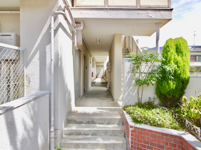 物件外観写真4　(エントランス部分)