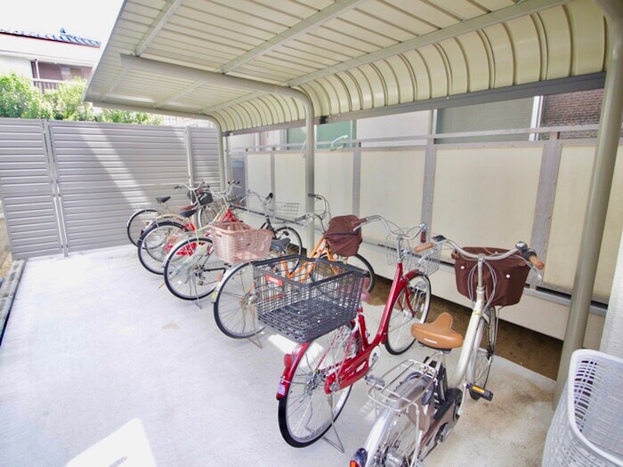物件外観写真5　(駐輪場)