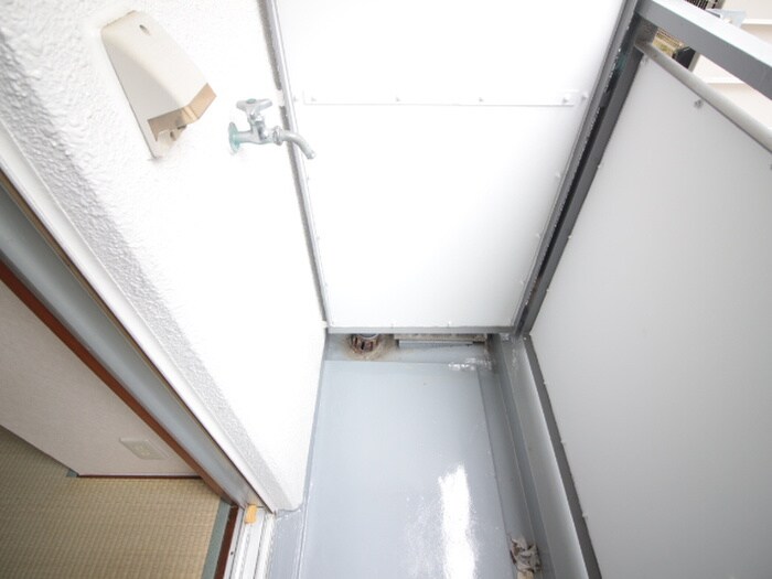 物件内観写真14　(洗濯機置場)