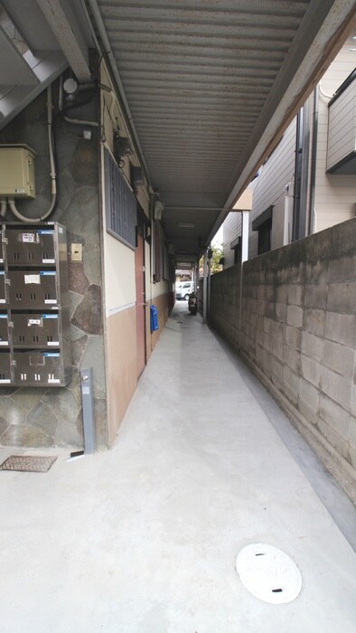 物件外観写真6　(エントランス部分)