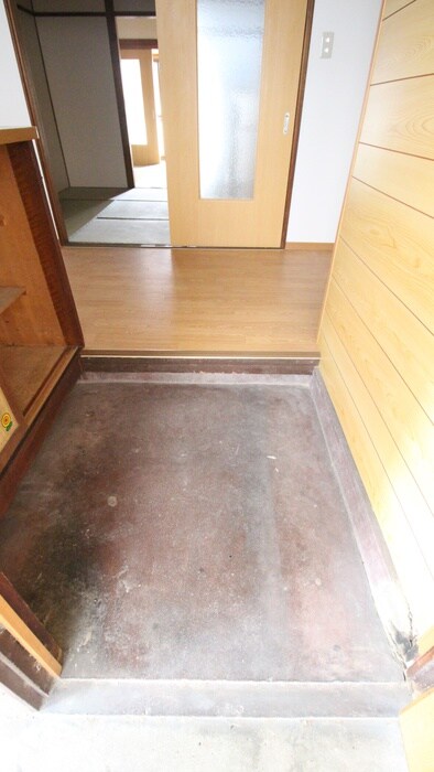 物件内観写真13　(玄関)