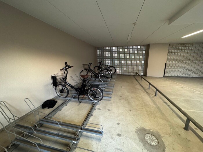 物件外観写真6　(駐輪場)