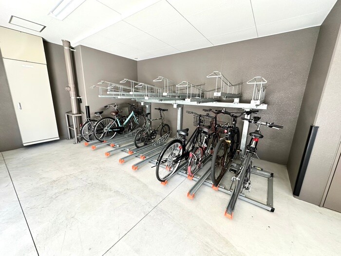 物件外観写真3　(駐輪場)