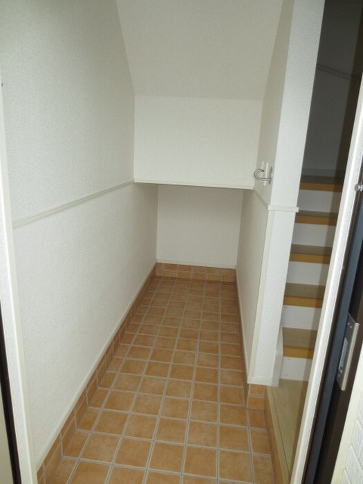 物件内観写真7　(玄関)