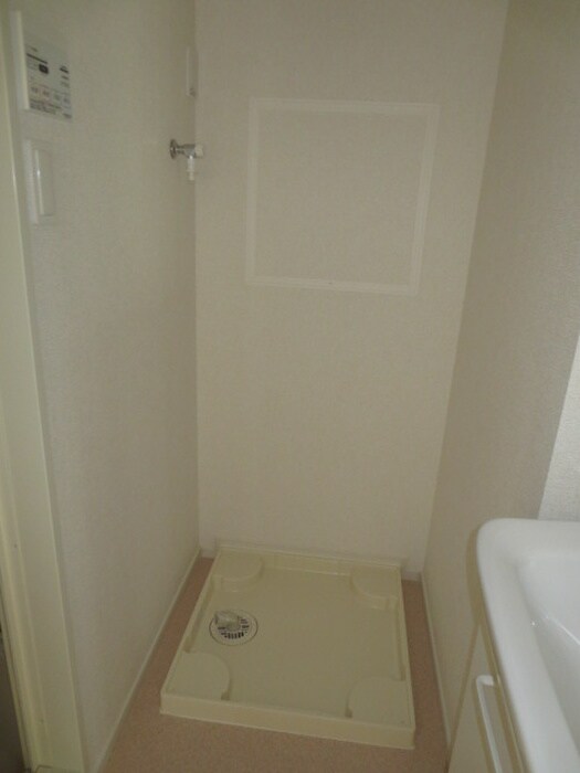 物件内観写真11　(洗濯機置場)