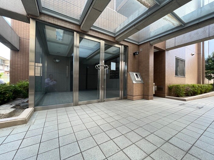 物件外観写真4　(エントランス部分)