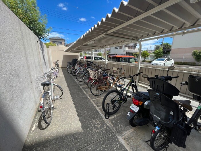 物件外観写真5　(駐輪場)