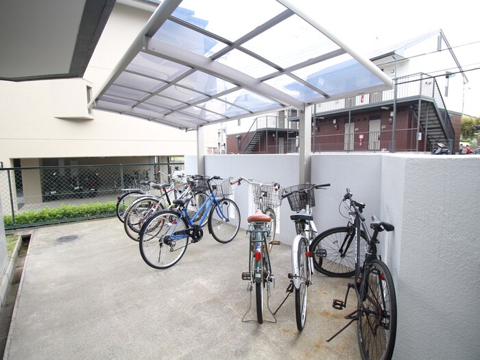 物件外観写真3　(駐輪場)
