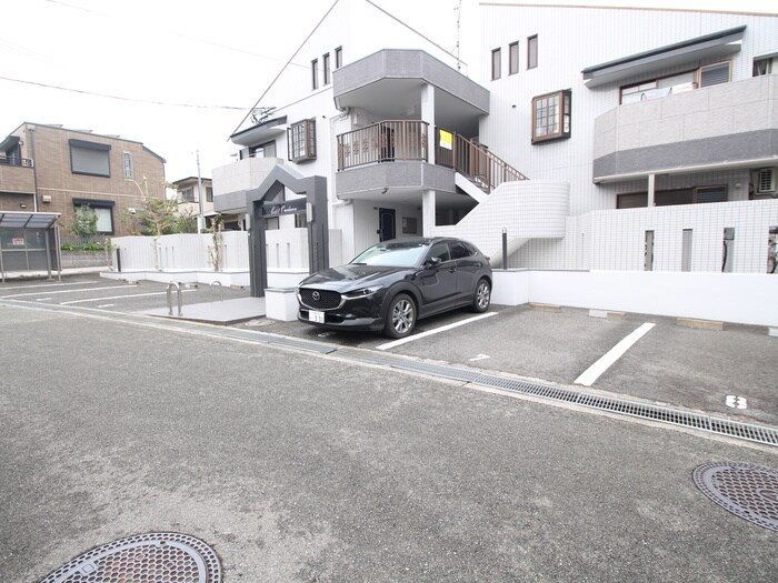 物件外観写真4　(駐車場)