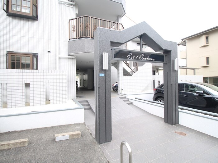 物件外観写真5　(エントランス部分)