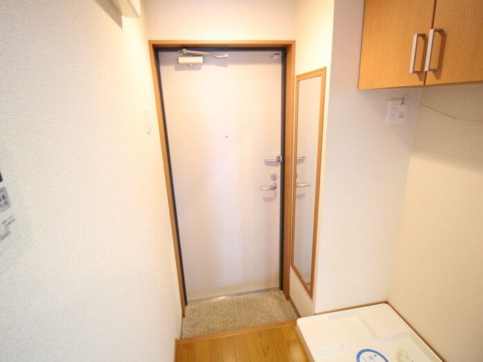 物件内観写真4　(玄関)