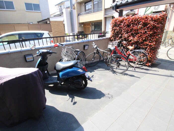 物件外観写真3　(駐輪場)
