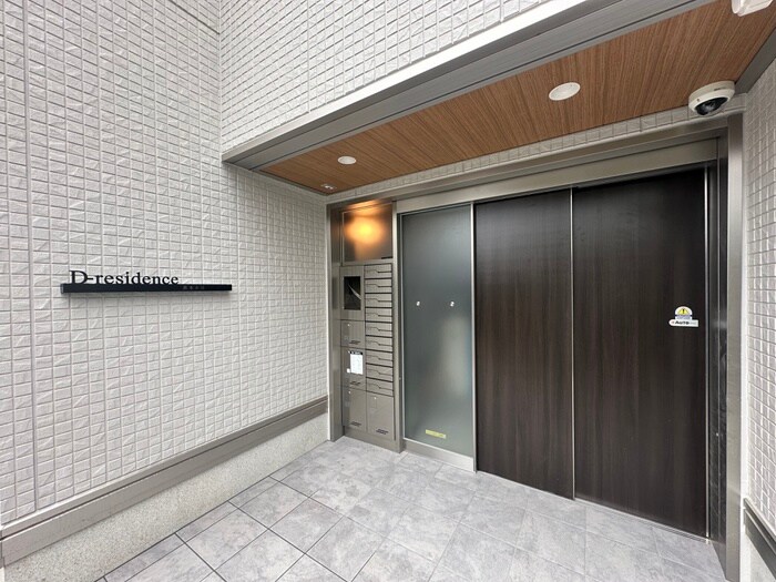 物件外観写真3　(エントランス部分)