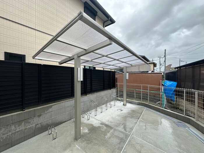 物件外観写真5　(駐輪場)
