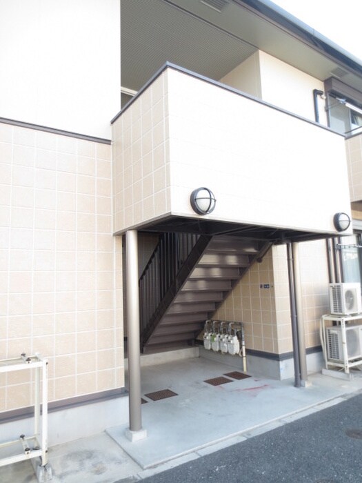 物件外観写真3　(エントランス部分)