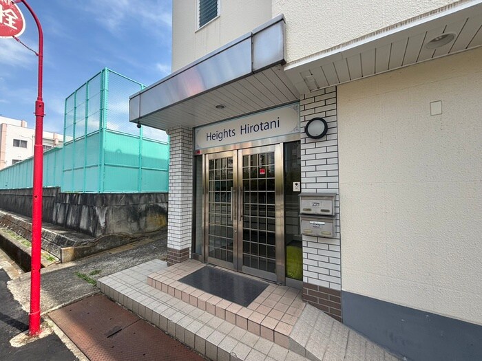 物件外観写真4　(エントランス部分)