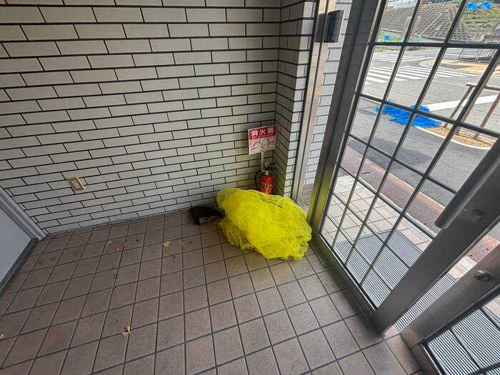 物件外観写真5　(エントランス部分)