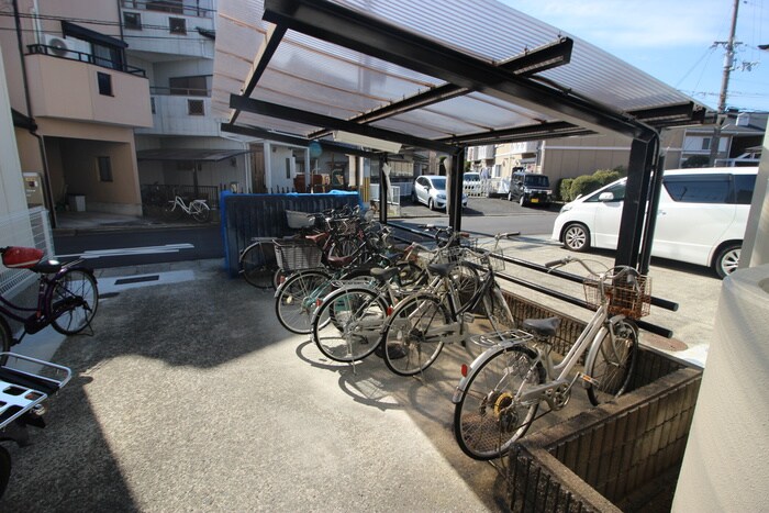 物件外観写真4　(駐輪場)