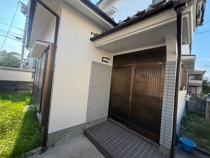 物件外観写真4　(エントランス部分)