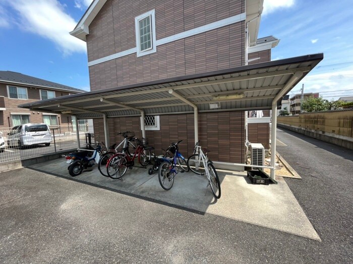 物件外観写真3　(駐輪場)