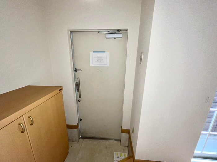 物件内観写真16　(玄関)