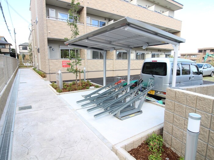 物件外観写真3　(駐輪場)