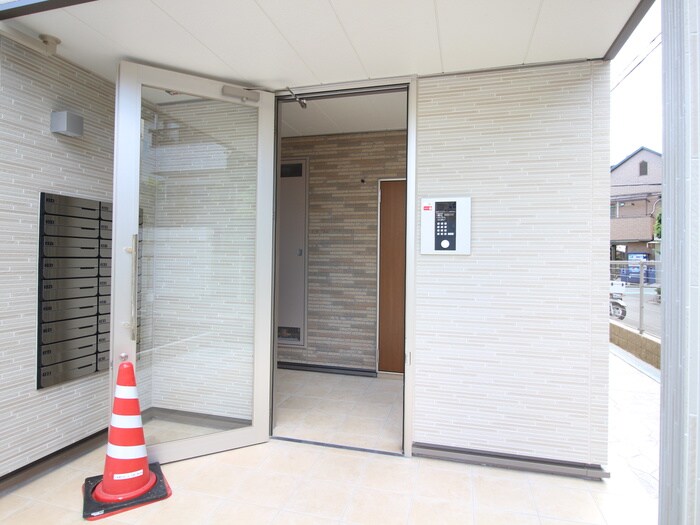 物件外観写真4　(エントランス部分)