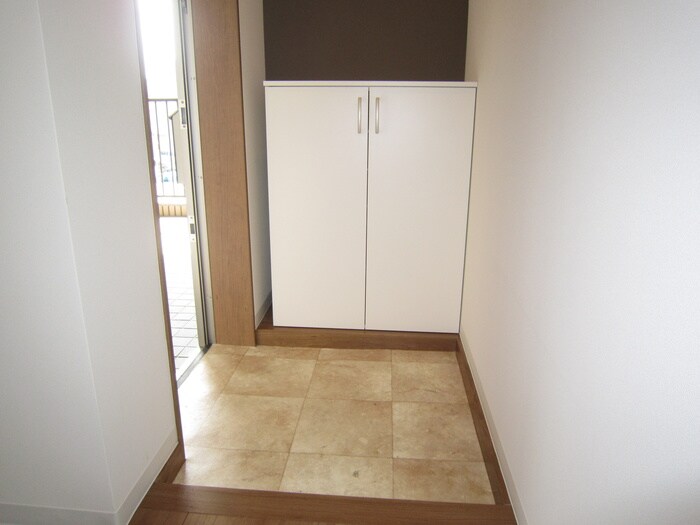 物件内観写真10　(玄関)