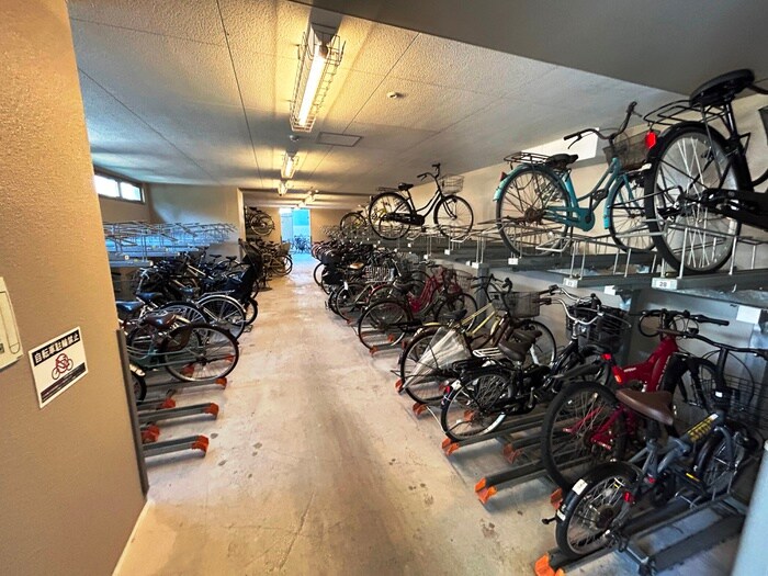 物件外観写真5　(駐輪場)