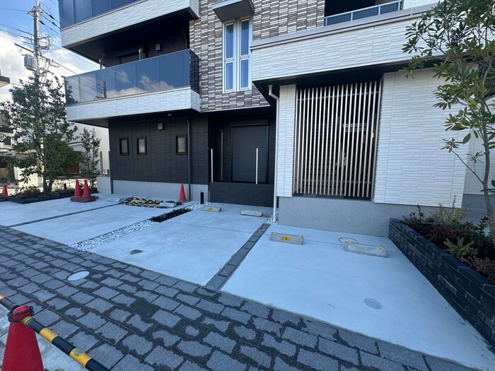 物件外観写真4　(駐車場)