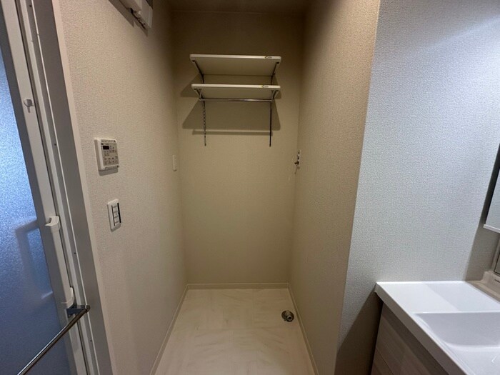 物件内観写真10　(洗濯機置場)