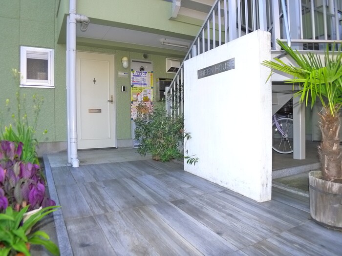 物件外観写真4　(エントランス部分)