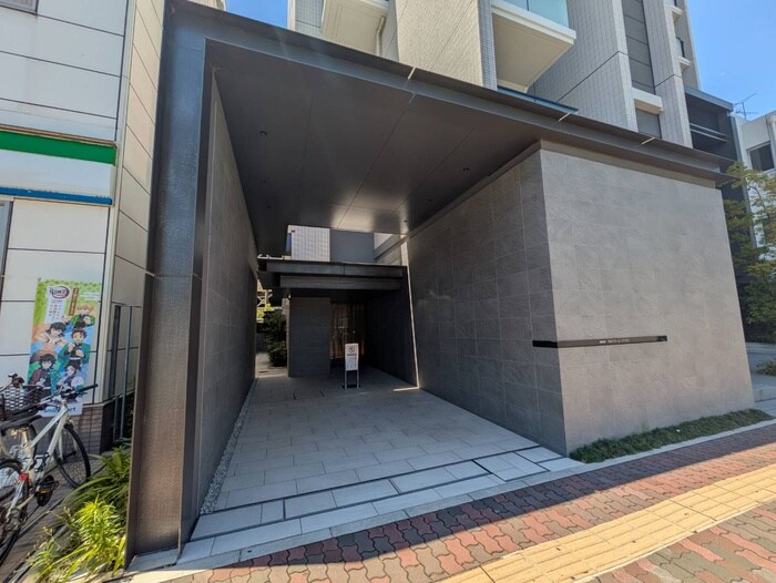 物件外観写真3　(エントランス部分)