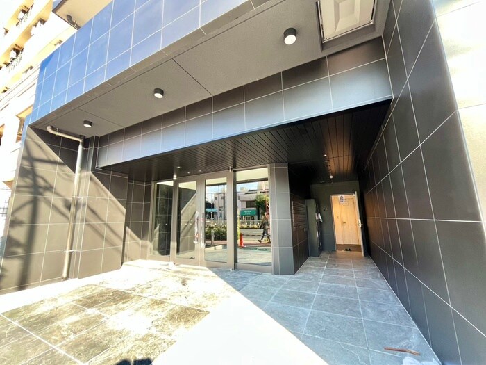 物件外観写真2　(エントランス部分)