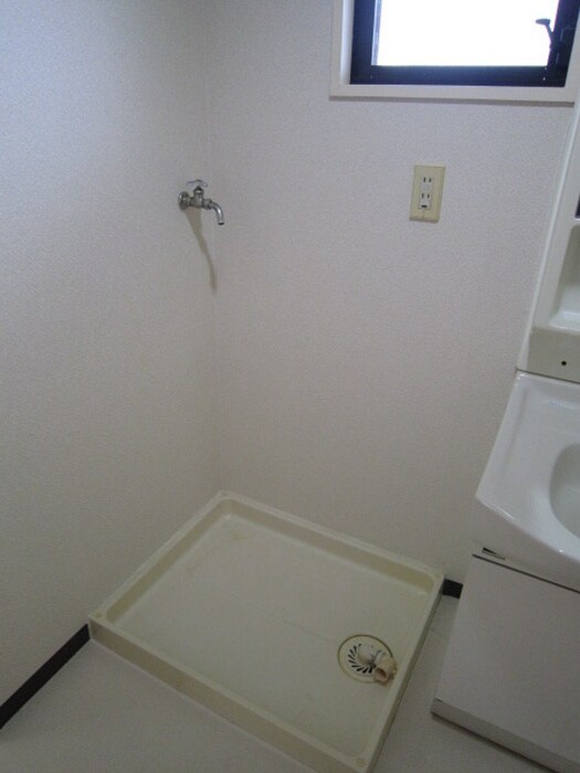 物件内観写真14　(洗濯機置場)