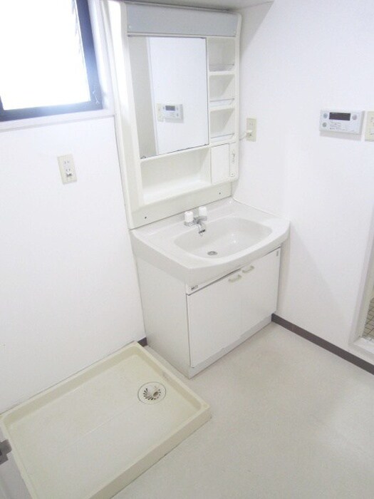 物件内観写真16　(洗濯機置場)