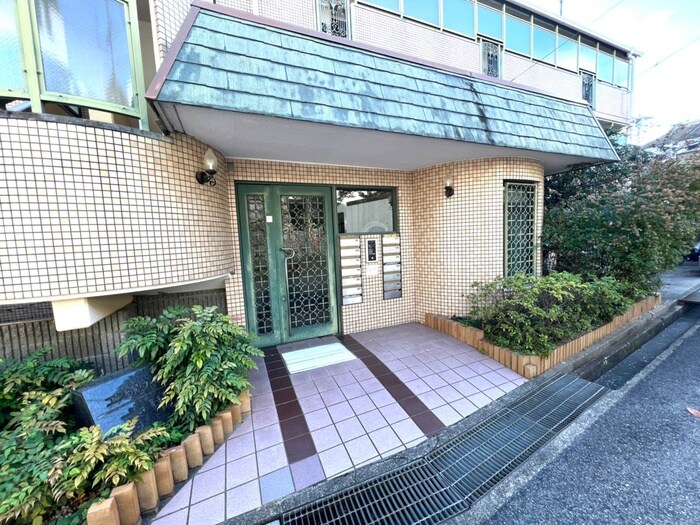 物件外観写真5　(エントランス部分)