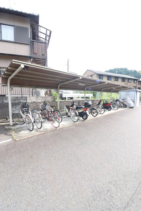 物件外観写真3　(駐輪場)