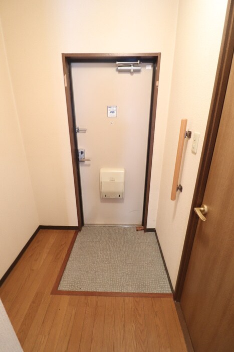 物件内観写真13　(玄関)