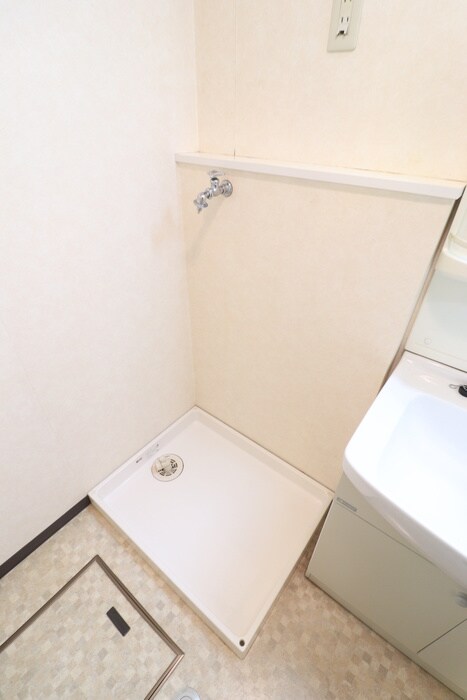 物件内観写真16　(洗濯機置場)