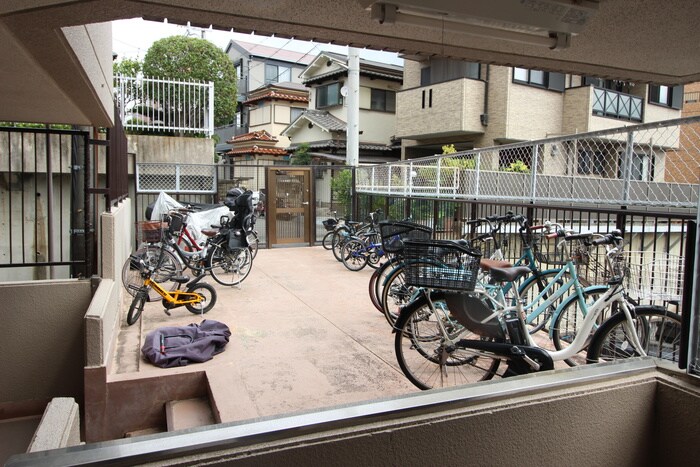 物件外観写真4　(駐輪場)
